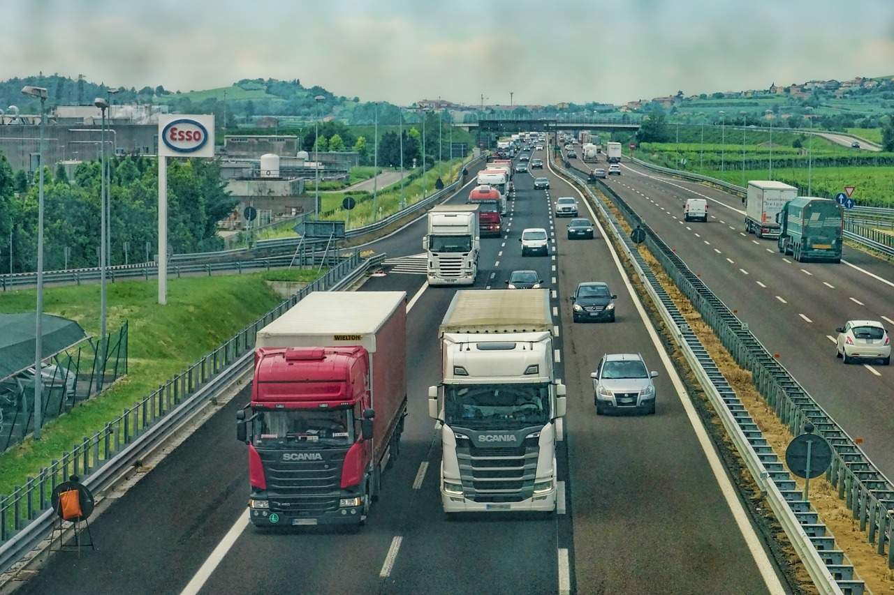 transport-vehicles-on-the-motorway